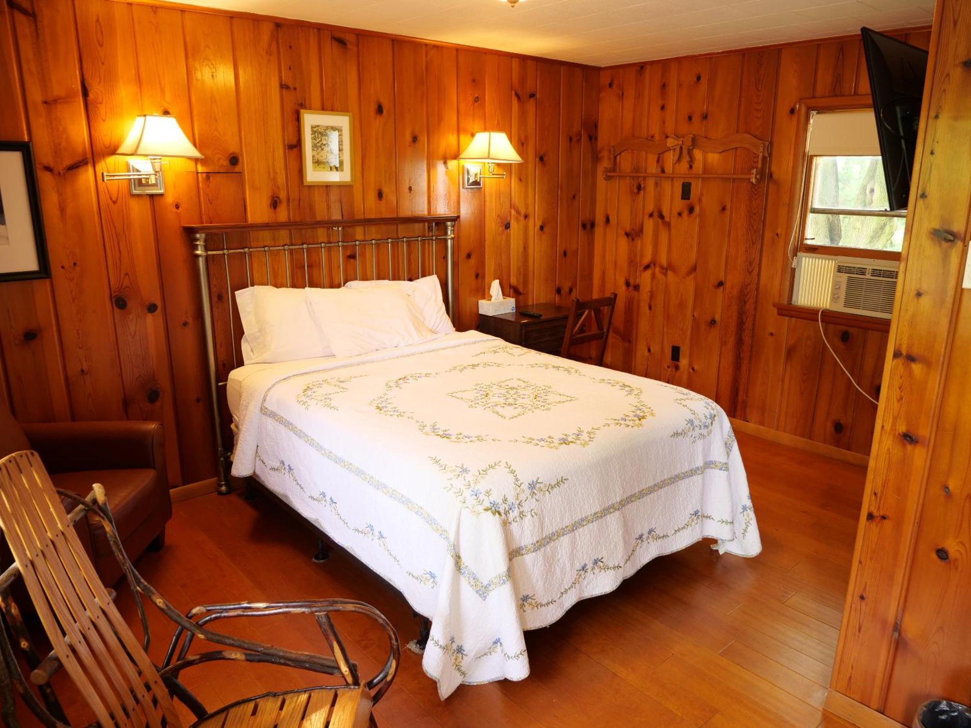 Ludington Blue Spruce Inn Δωμάτιο φωτογραφία