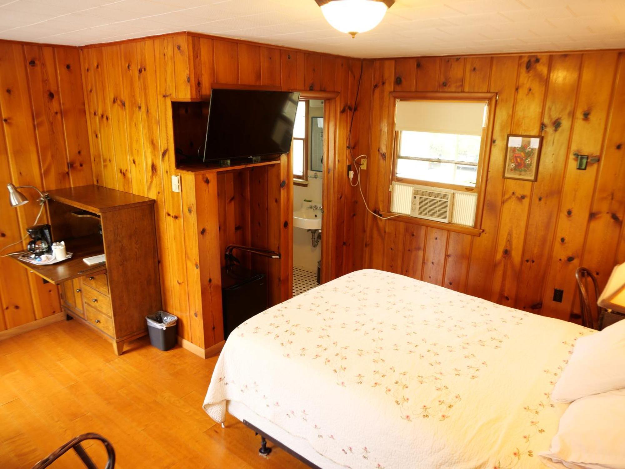 Ludington Blue Spruce Inn Δωμάτιο φωτογραφία