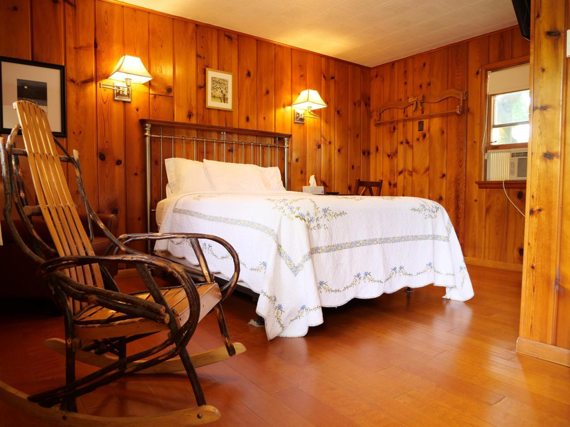 Ludington Blue Spruce Inn Δωμάτιο φωτογραφία