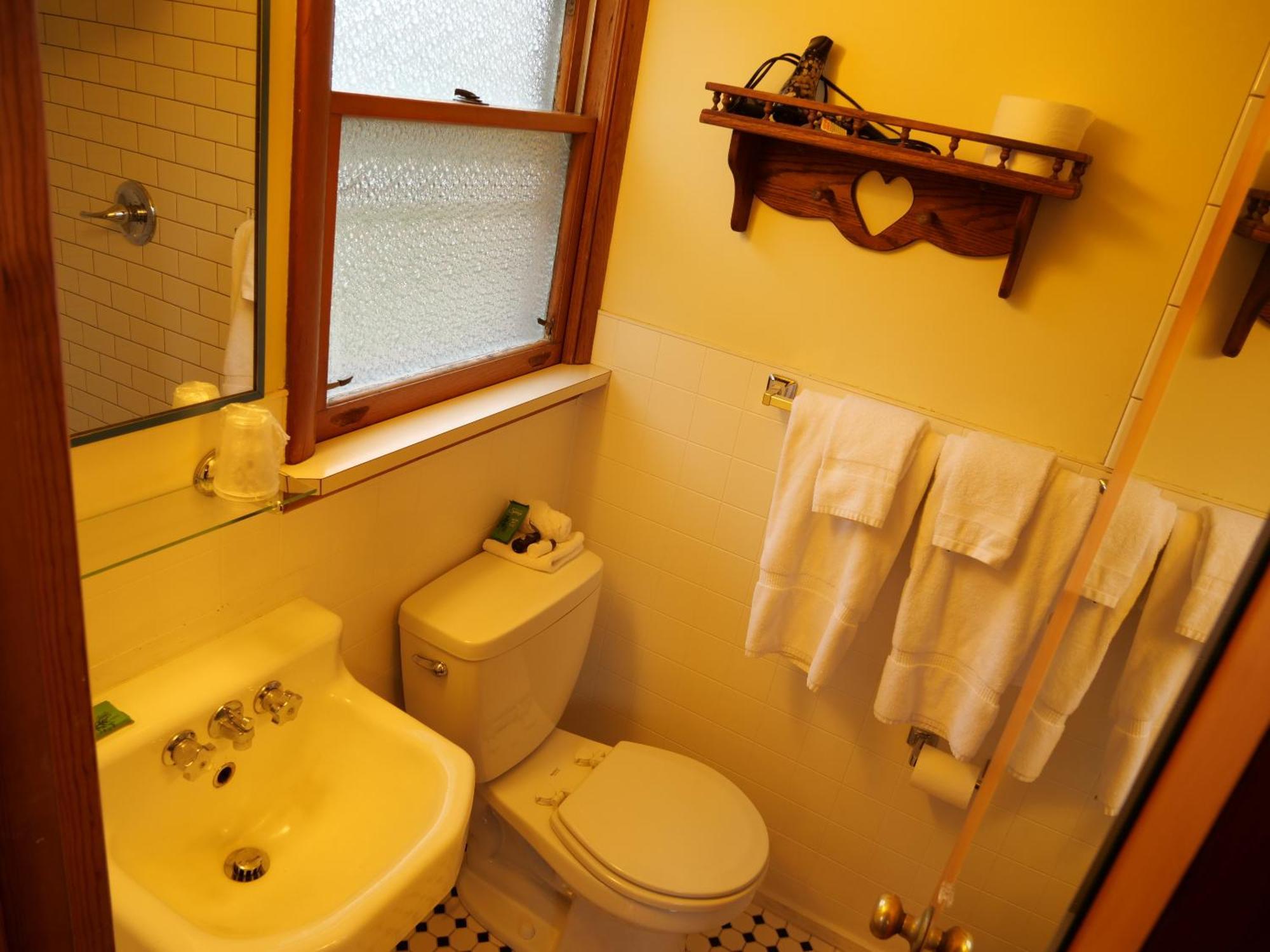 Ludington Blue Spruce Inn Δωμάτιο φωτογραφία